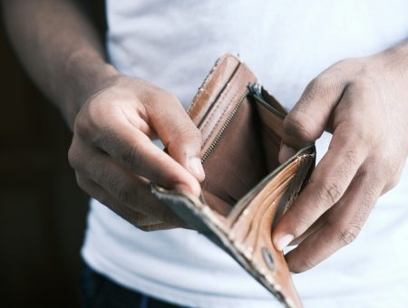 Negociar deudas con los acreedores o acogerse a la Ley de Segunda Oportunidad: ¿qué me conviene más?
